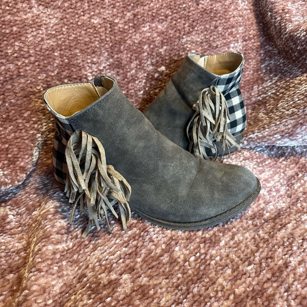 Faux suede booties women’s size 40 (8)